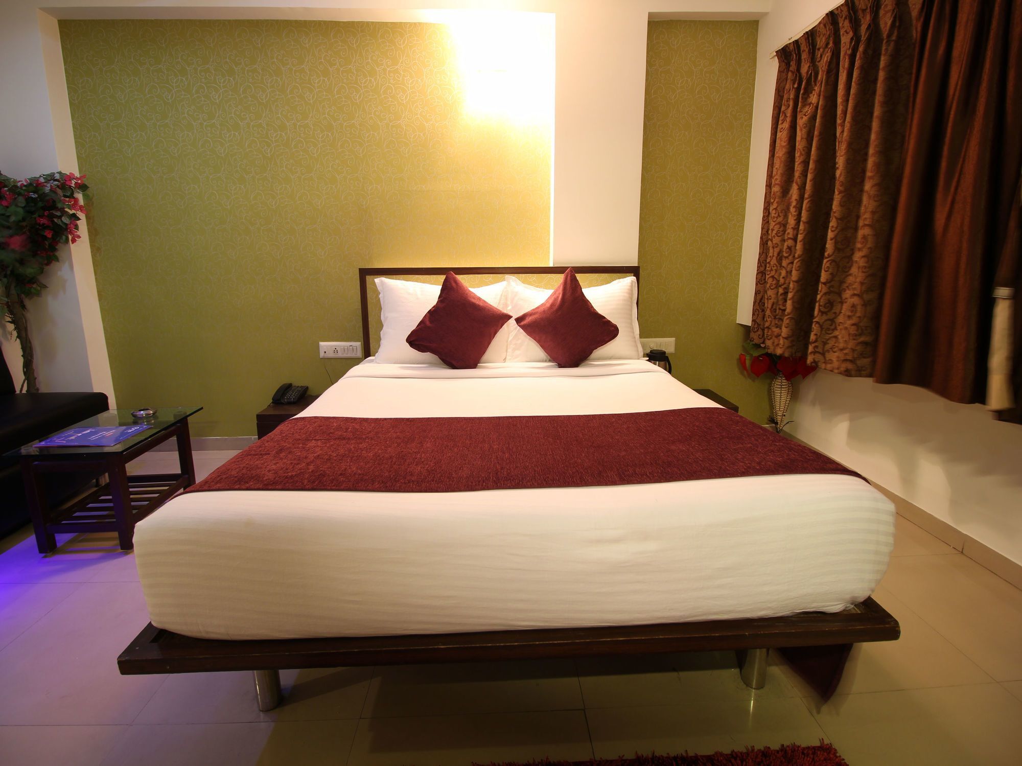 Oyo 2485 Hotel Kalash Inn 아흐메다바드 외부 사진