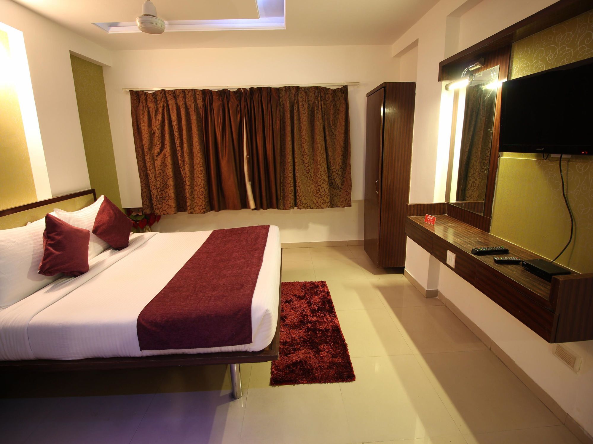 Oyo 2485 Hotel Kalash Inn 아흐메다바드 외부 사진