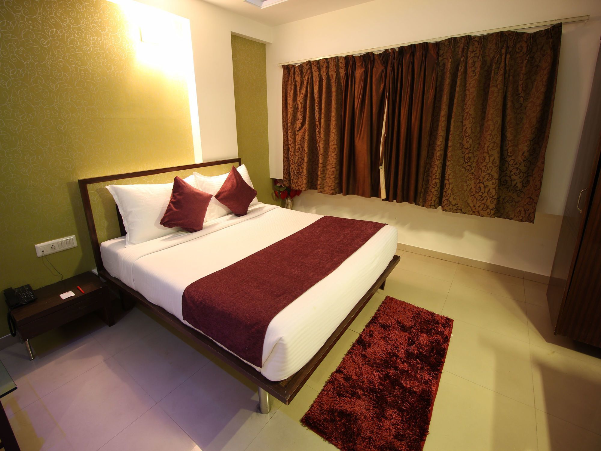 Oyo 2485 Hotel Kalash Inn 아흐메다바드 외부 사진