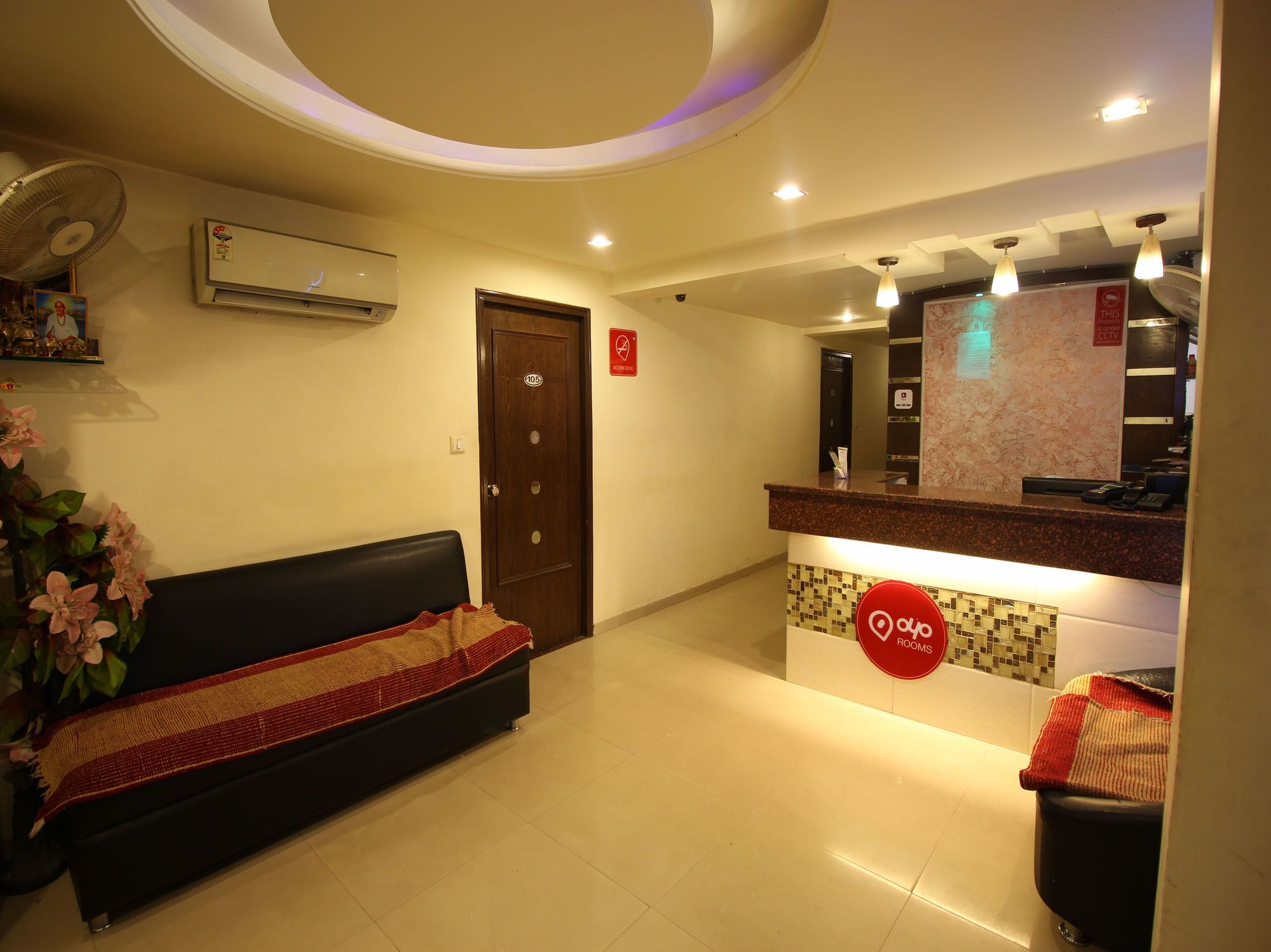 Oyo 2485 Hotel Kalash Inn 아흐메다바드 외부 사진